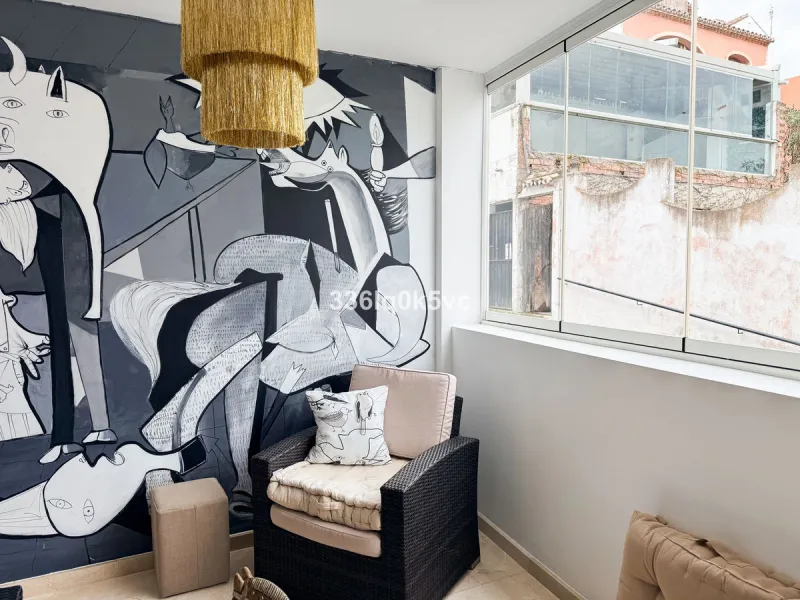 A beautifully presented 2 bedroom ground floor apartment in immaculate decorative condition, offering generous interior space, a private terrace, secure parking, and a full range of practical features for comfortable everyday living. Fully ready to move i