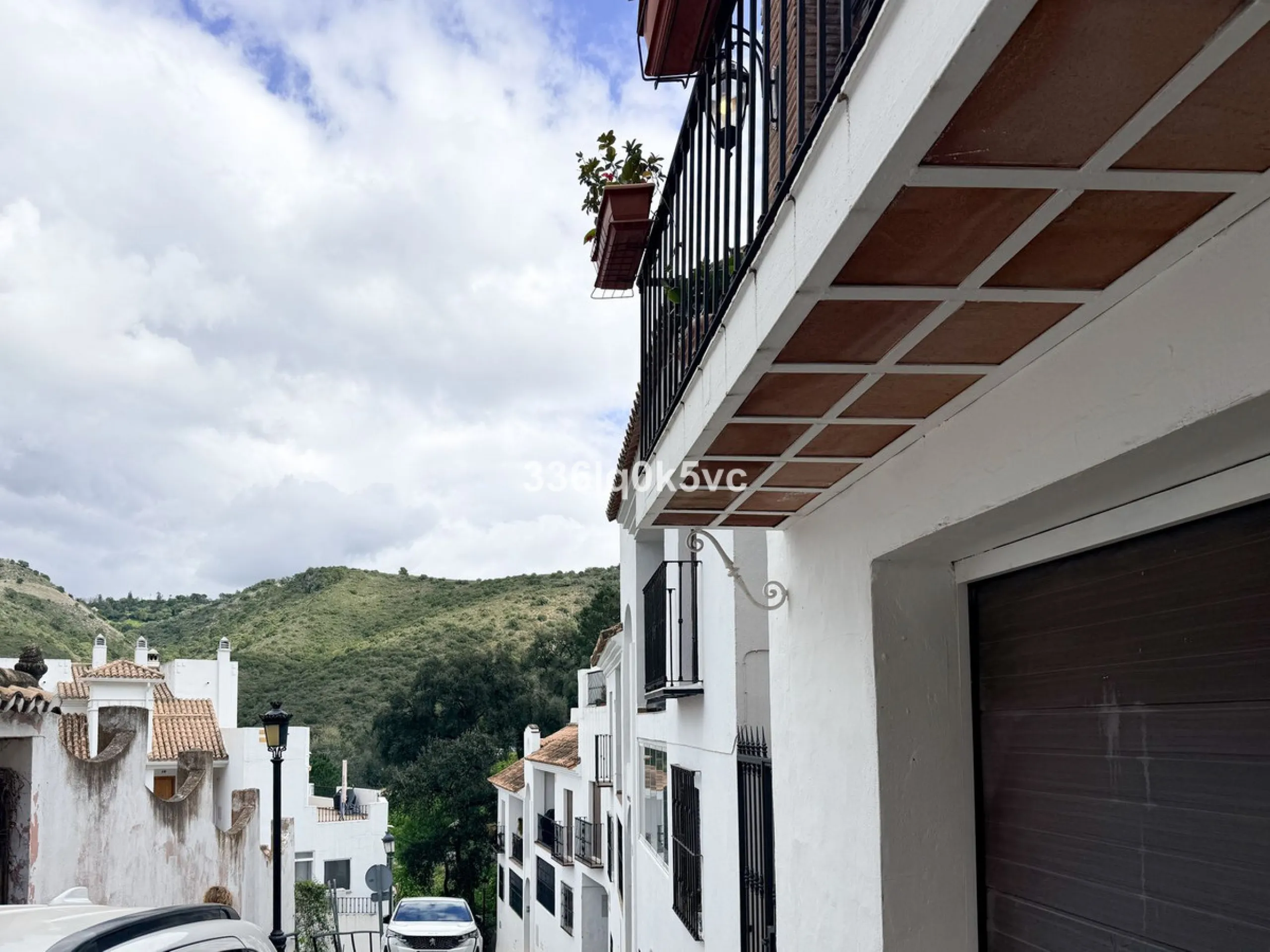 A beautifully presented 2 bedroom ground floor apartment in immaculate decorative condition, offering generous interior space, a private terrace, secure parking, and a full range of practical features for comfortable everyday living. Fully ready to move i