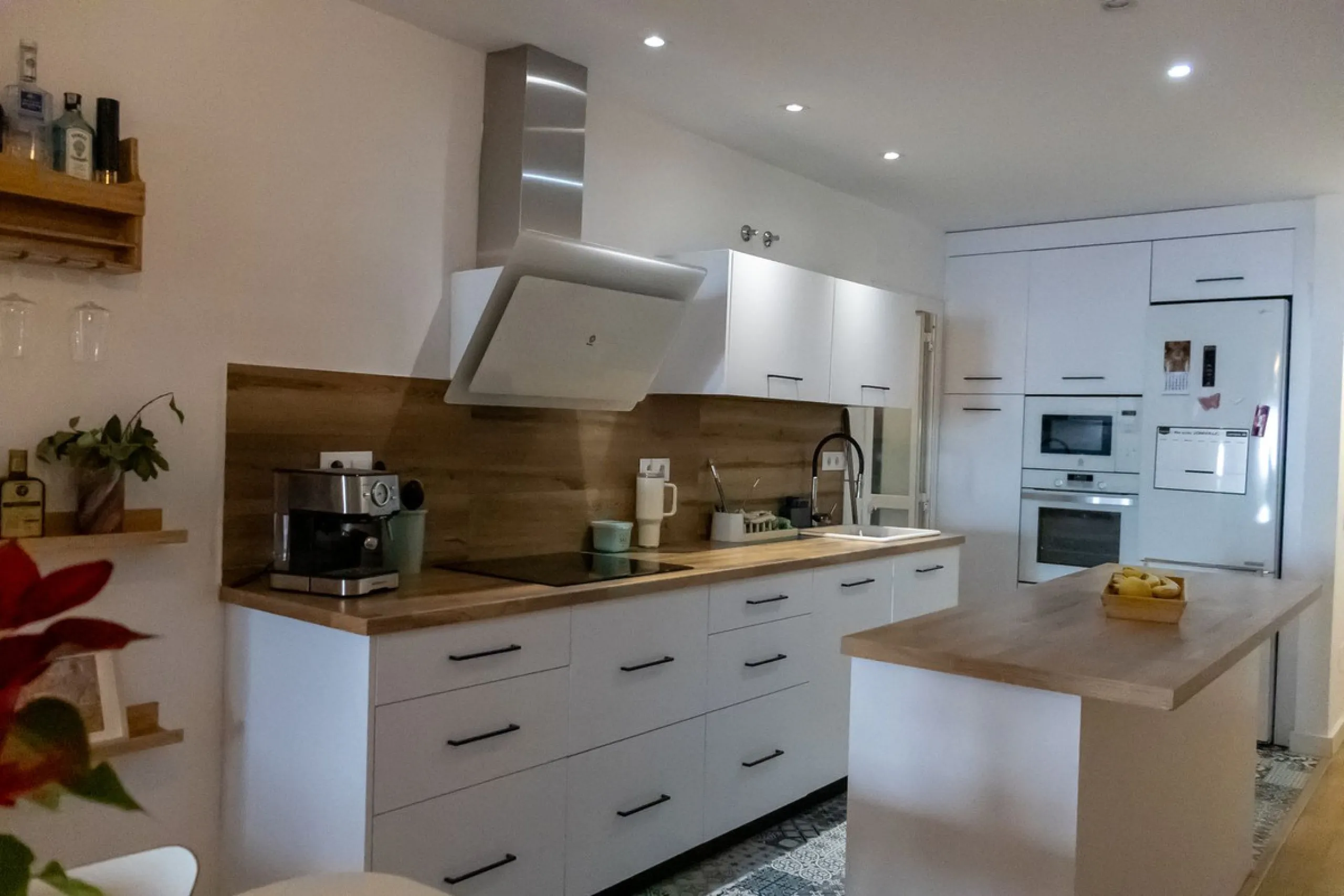 Spectacular Home with Sea Views, 2 Parking Spaces, and Private Office next to the Benalmádena Stupa