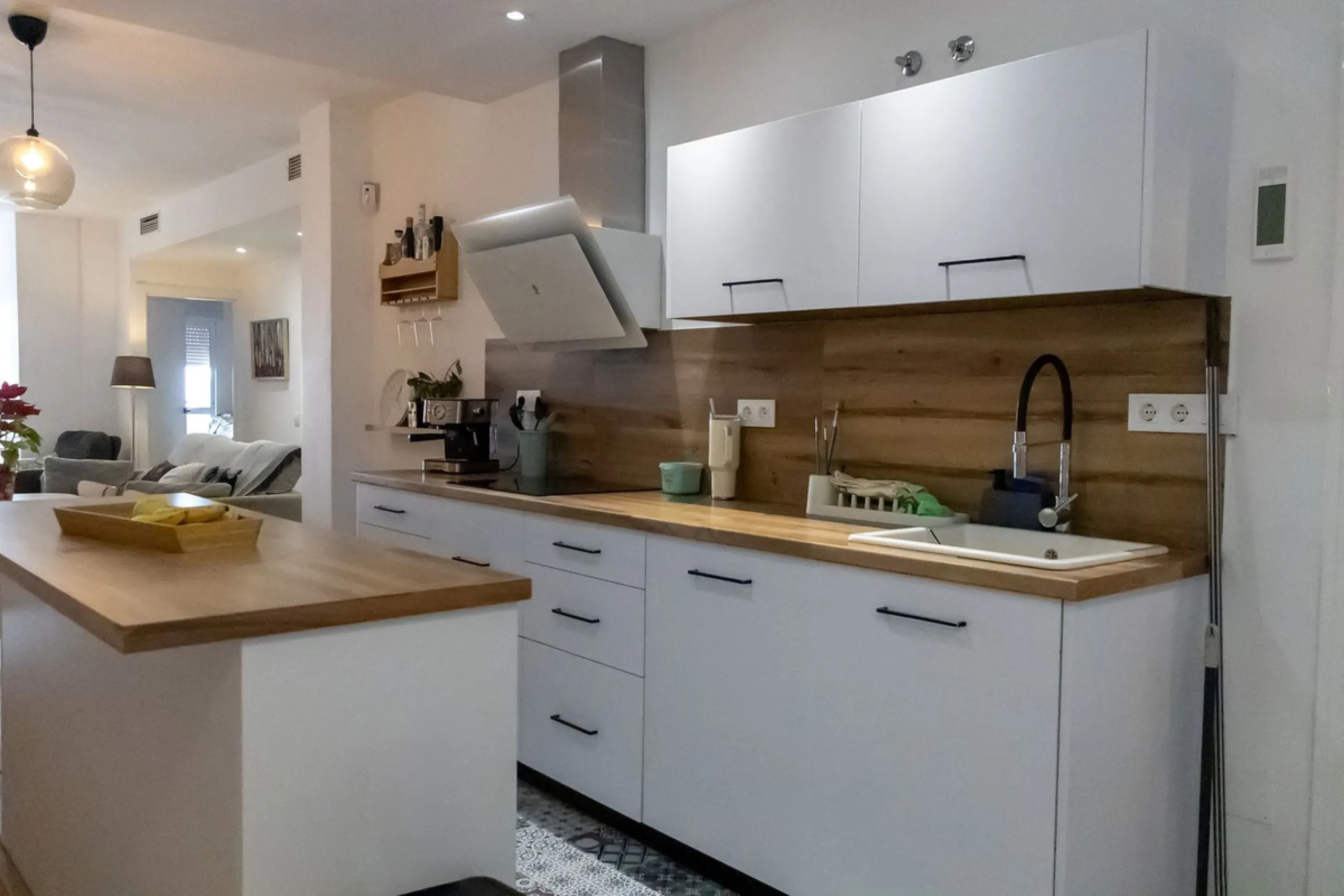Spectacular Home with Sea Views, 2 Parking Spaces, and Private Office next to the Benalmádena Stupa