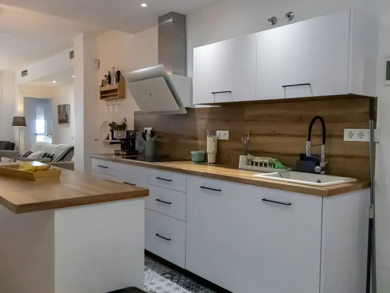 Spectacular Home with Sea Views, 2 Parking Spaces, and Private Office next to the Benalmádena Stupa