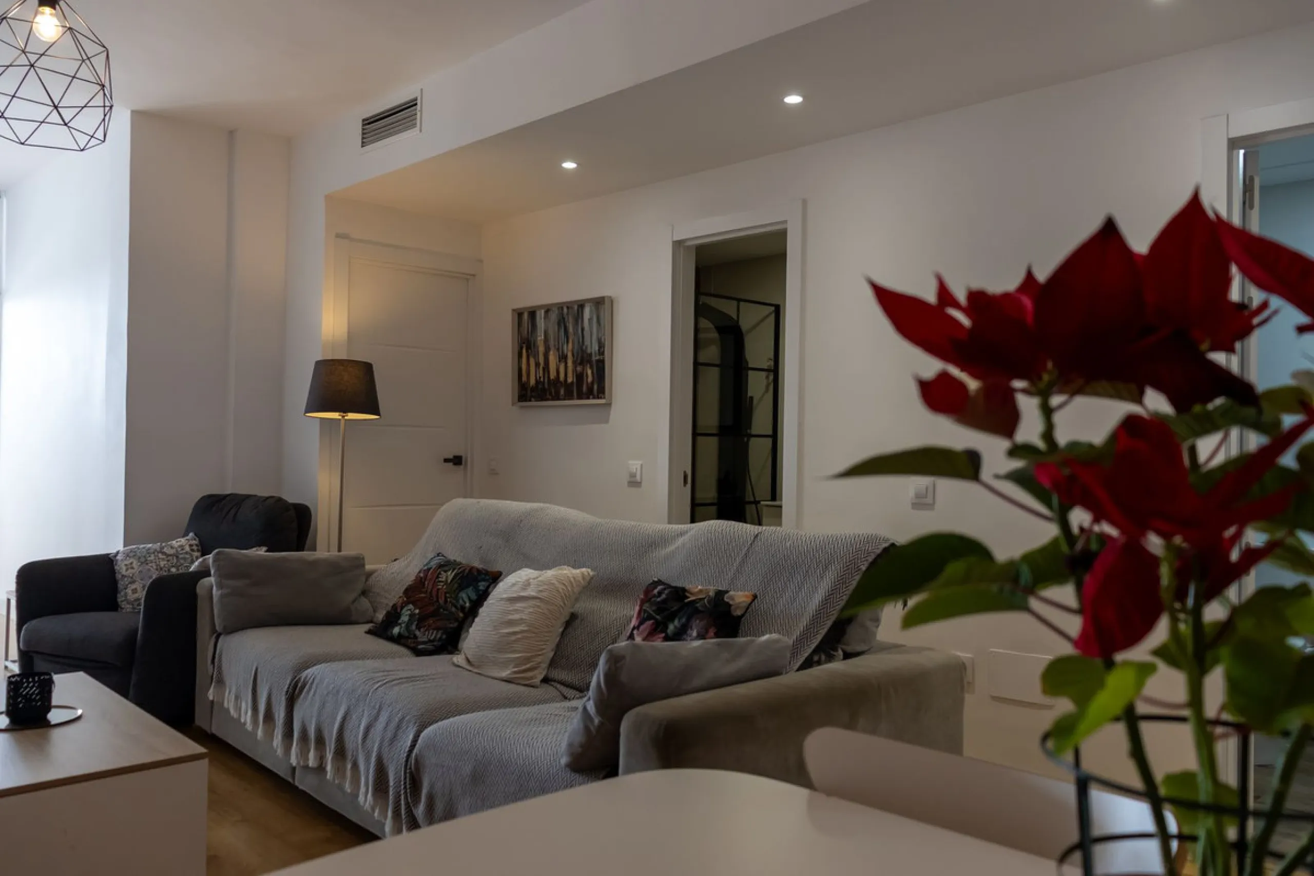 Spectacular Home with Sea Views, 2 Parking Spaces, and Private Office next to the Benalmádena Stupa