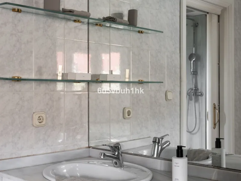 Luxury villa with an amazing tropical garden and a private pool, is a must see. This villa is completely modernized and for sale in El Coto, Fuengirola