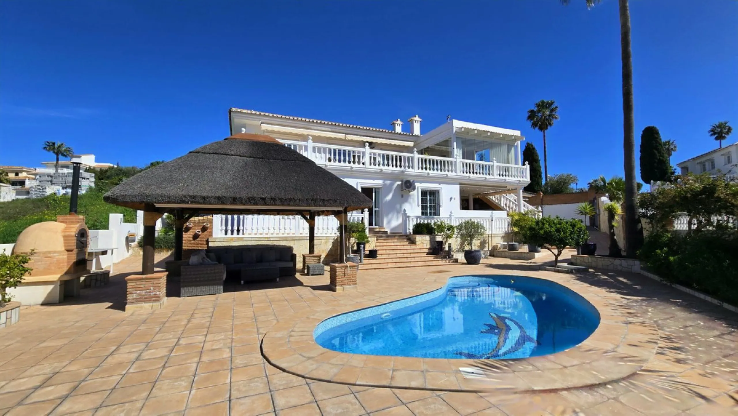 JUST ON THE MARKET. INCREDIBLE DETATCHED VILLA  WITH MODERN SKANDANAVIAN STYLE DESIGN. EXCLUSIVE  URBANISATION IN CERROS DE AGUILA. ONLY € 995,000. BARGAIN.