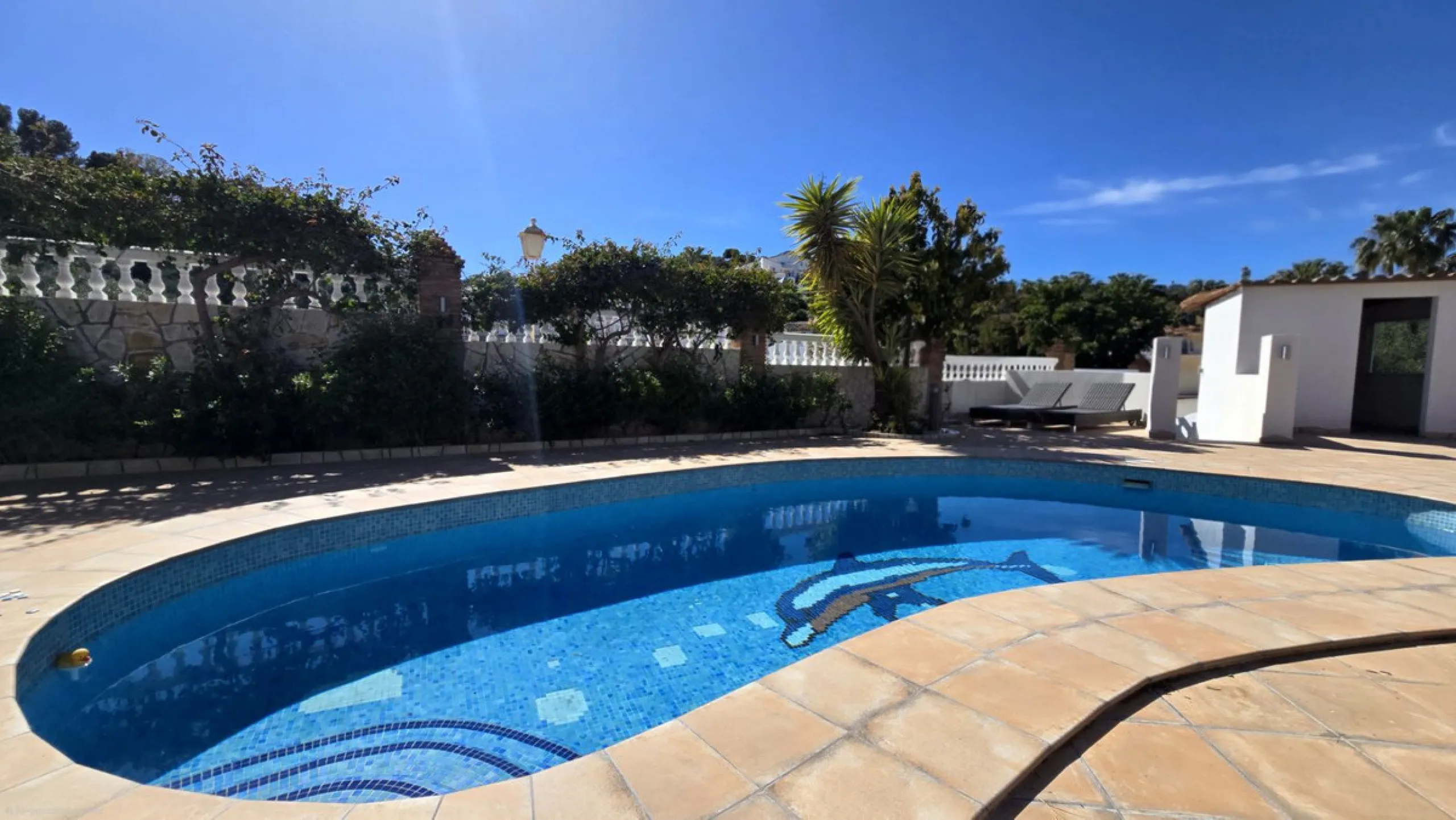 JUST ON THE MARKET. INCREDIBLE DETATCHED VILLA  WITH MODERN SKANDANAVIAN STYLE DESIGN. EXCLUSIVE  URBANISATION IN CERROS DE AGUILA. ONLY € 995,000. BARGAIN.