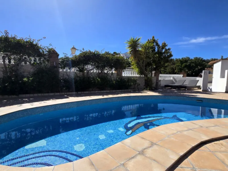 JUST ON THE MARKET. INCREDIBLE DETATCHED VILLA  WITH MODERN SKANDANAVIAN STYLE DESIGN. EXCLUSIVE  URBANISATION IN CERROS DE AGUILA. ONLY € 995,000. BARGAIN.