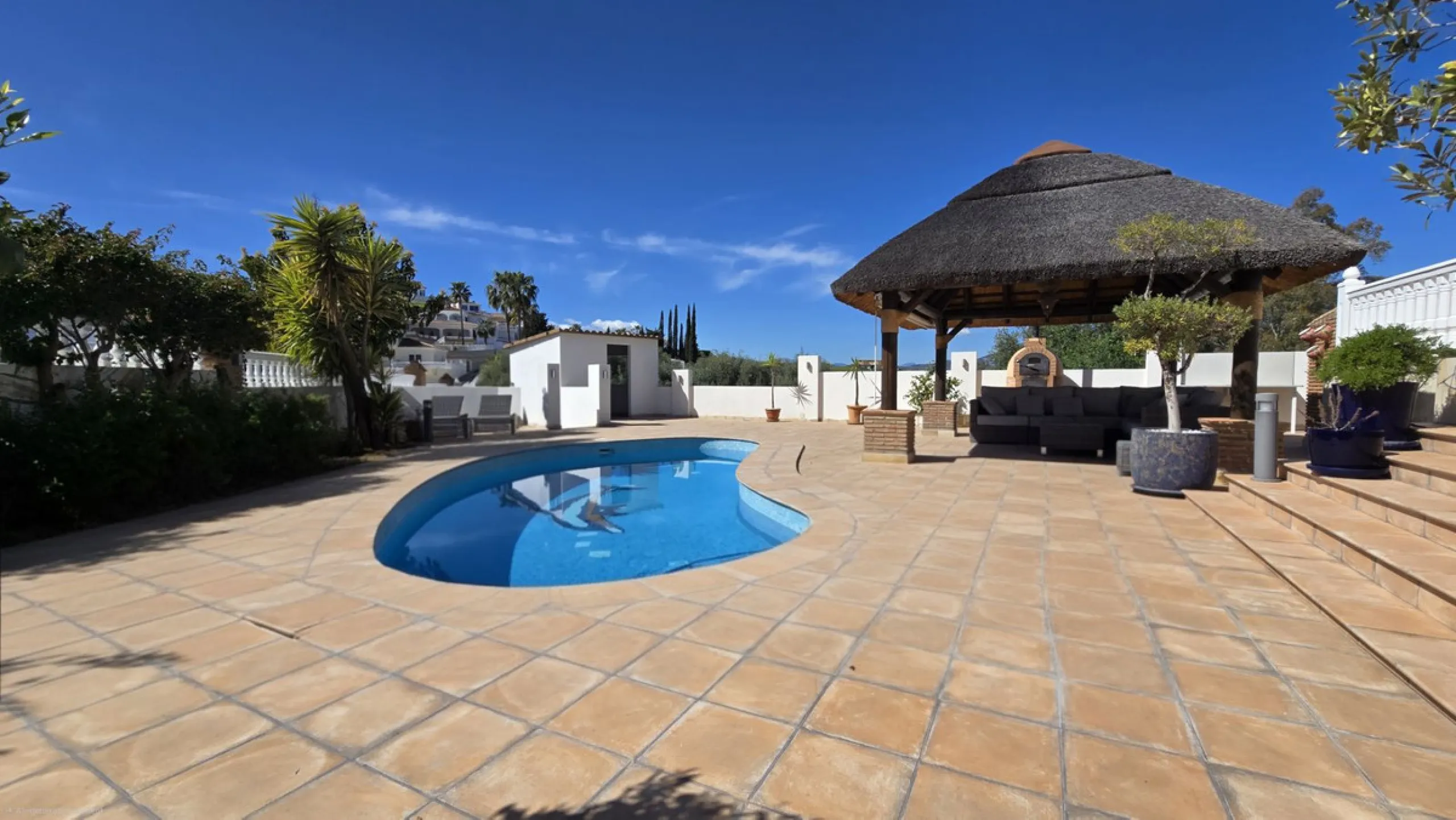 JUST ON THE MARKET. INCREDIBLE DETATCHED VILLA  WITH MODERN SKANDANAVIAN STYLE DESIGN. EXCLUSIVE  URBANISATION IN CERROS DE AGUILA. ONLY € 995,000. BARGAIN.