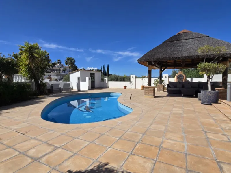 JUST ON THE MARKET. INCREDIBLE DETATCHED VILLA  WITH MODERN SKANDANAVIAN STYLE DESIGN. EXCLUSIVE  URBANISATION IN CERROS DE AGUILA. ONLY € 995,000. BARGAIN.