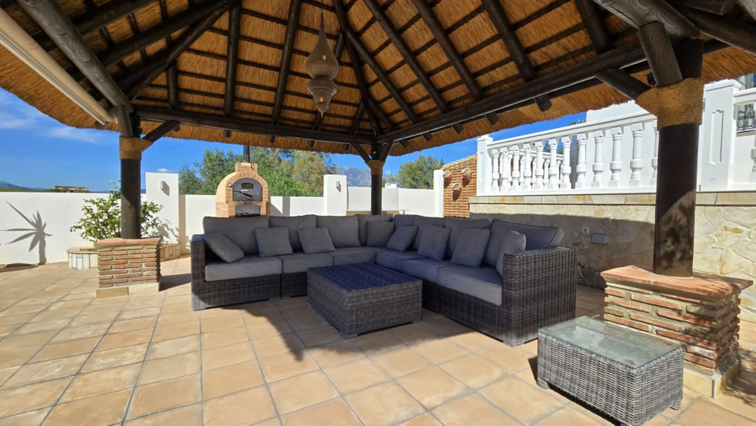 JUST ON THE MARKET. INCREDIBLE DETATCHED VILLA  WITH MODERN SKANDANAVIAN STYLE DESIGN. EXCLUSIVE  URBANISATION IN CERROS DE AGUILA. ONLY € 995,000. BARGAIN.