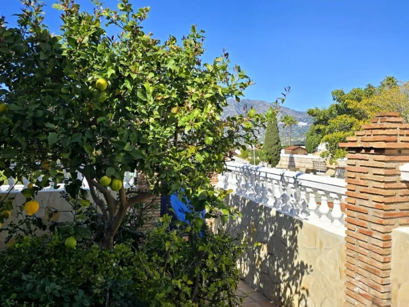 JUST ON THE MARKET. INCREDIBLE DETATCHED VILLA  WITH MODERN SKANDANAVIAN STYLE DESIGN. EXCLUSIVE  URBANISATION IN CERROS DE AGUILA. ONLY € 995,000. BARGAIN.