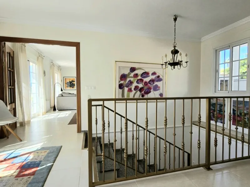JUST ON THE MARKET. INCREDIBLE DETATCHED VILLA  WITH MODERN SKANDANAVIAN STYLE DESIGN. EXCLUSIVE  URBANISATION IN CERROS DE AGUILA. ONLY € 995,000. BARGAIN.
