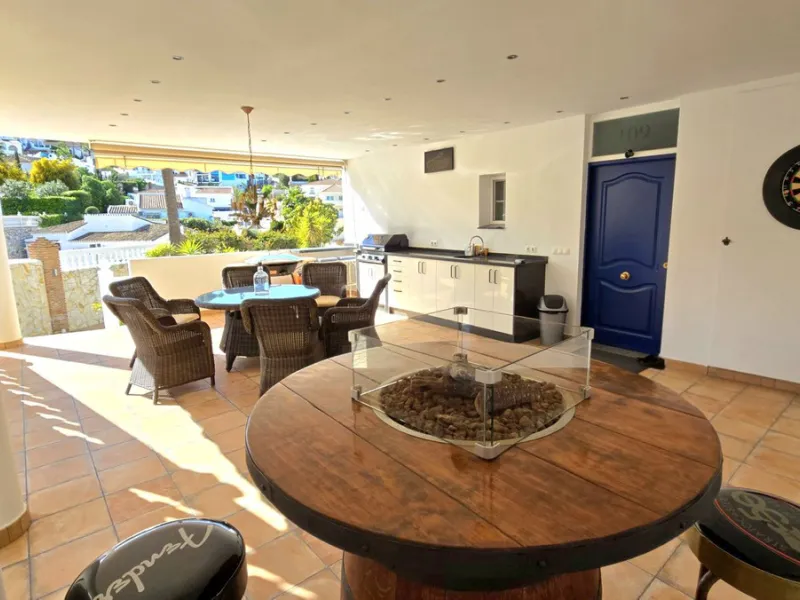 JUST ON THE MARKET. INCREDIBLE DETATCHED VILLA  WITH MODERN SKANDANAVIAN STYLE DESIGN. EXCLUSIVE  URBANISATION IN CERROS DE AGUILA. ONLY € 995,000. BARGAIN.