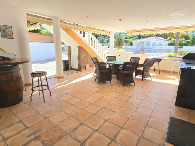 JUST ON THE MARKET. INCREDIBLE DETATCHED VILLA  WITH MODERN SKANDANAVIAN STYLE DESIGN. EXCLUSIVE  URBANISATION IN CERROS DE AGUILA. ONLY € 995,000. BARGAIN.