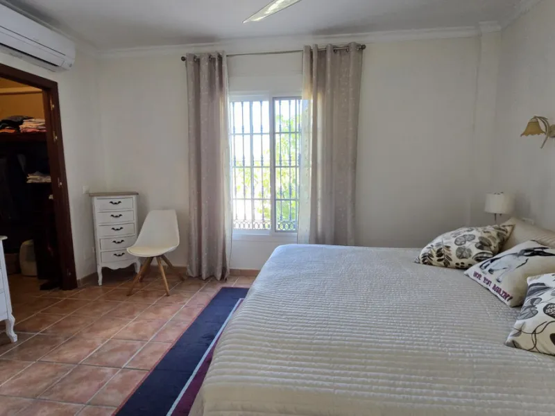 JUST ON THE MARKET. INCREDIBLE DETATCHED VILLA  WITH MODERN SKANDANAVIAN STYLE DESIGN. EXCLUSIVE  URBANISATION IN CERROS DE AGUILA. ONLY € 995,000. BARGAIN.
