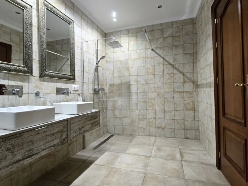 JUST ON THE MARKET. INCREDIBLE DETATCHED VILLA  WITH MODERN SKANDANAVIAN STYLE DESIGN. EXCLUSIVE  URBANISATION IN CERROS DE AGUILA. ONLY € 995,000. BARGAIN.