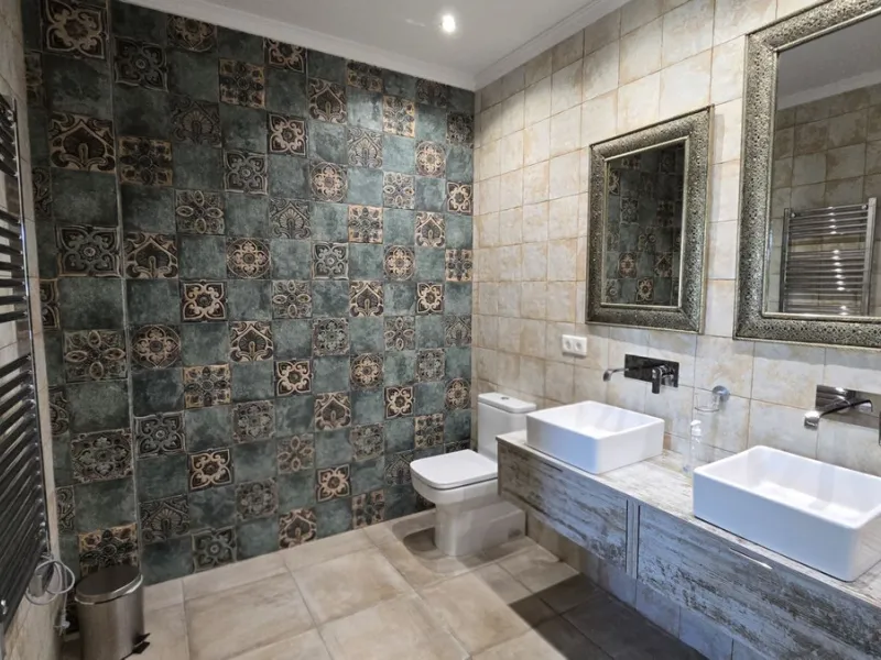 JUST ON THE MARKET. INCREDIBLE DETATCHED VILLA  WITH MODERN SKANDANAVIAN STYLE DESIGN. EXCLUSIVE  URBANISATION IN CERROS DE AGUILA. ONLY € 995,000. BARGAIN.