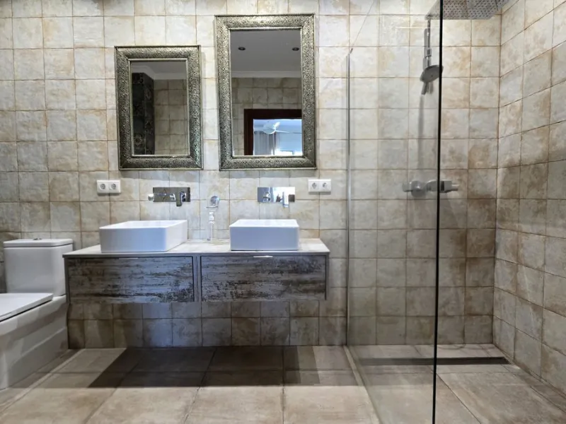 JUST ON THE MARKET. INCREDIBLE DETATCHED VILLA  WITH MODERN SKANDANAVIAN STYLE DESIGN. EXCLUSIVE  URBANISATION IN CERROS DE AGUILA. ONLY € 995,000. BARGAIN.