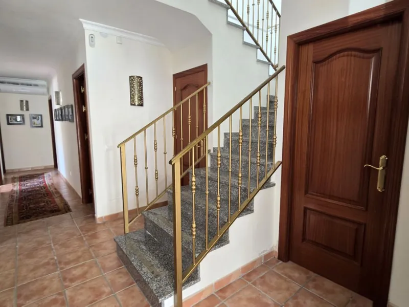 JUST ON THE MARKET. INCREDIBLE DETATCHED VILLA  WITH MODERN SKANDANAVIAN STYLE DESIGN. EXCLUSIVE  URBANISATION IN CERROS DE AGUILA. ONLY € 995,000. BARGAIN.