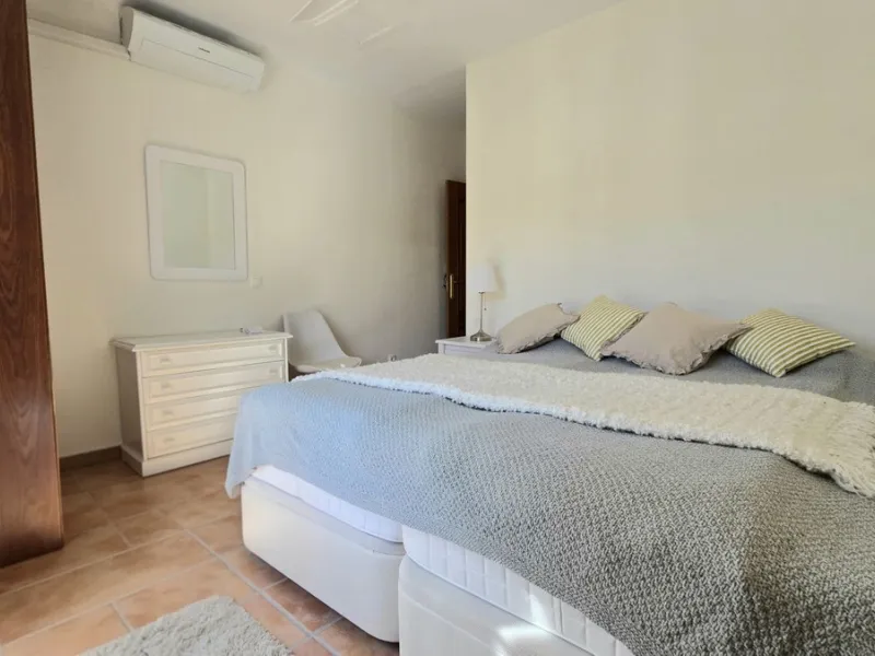 JUST ON THE MARKET. INCREDIBLE DETATCHED VILLA  WITH MODERN SKANDANAVIAN STYLE DESIGN. EXCLUSIVE  URBANISATION IN CERROS DE AGUILA. ONLY € 995,000. BARGAIN.