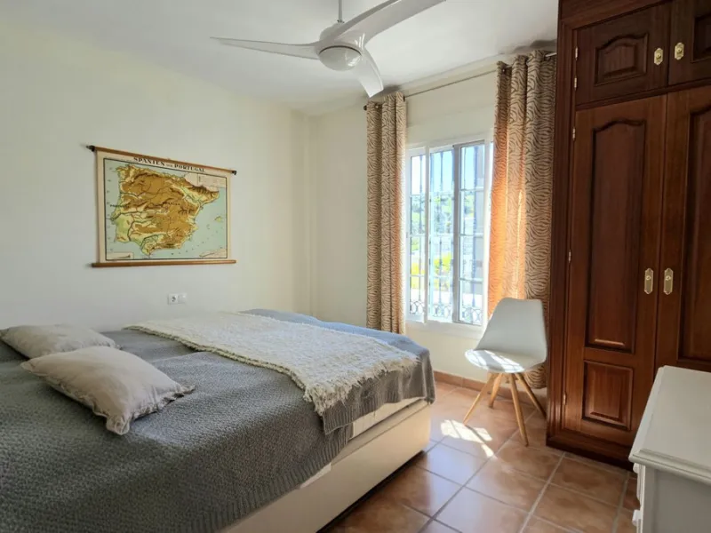 JUST ON THE MARKET. INCREDIBLE DETATCHED VILLA  WITH MODERN SKANDANAVIAN STYLE DESIGN. EXCLUSIVE  URBANISATION IN CERROS DE AGUILA. ONLY € 995,000. BARGAIN.