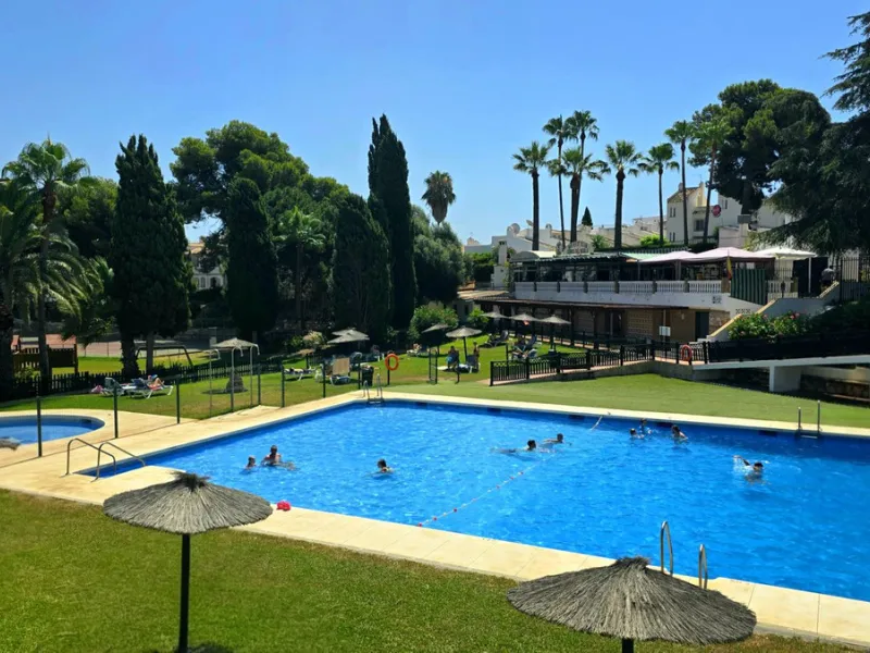 JUST ON THE MARKET. INCREDIBLE DETATCHED VILLA  WITH MODERN SKANDANAVIAN STYLE DESIGN. EXCLUSIVE  URBANISATION IN CERROS DE AGUILA. ONLY € 995,000. BARGAIN.