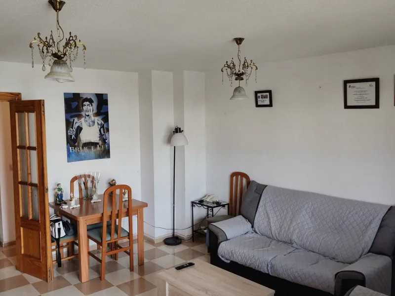 Fourth floor with stunning open views. 4 bedrooms. 2 bathrooms.