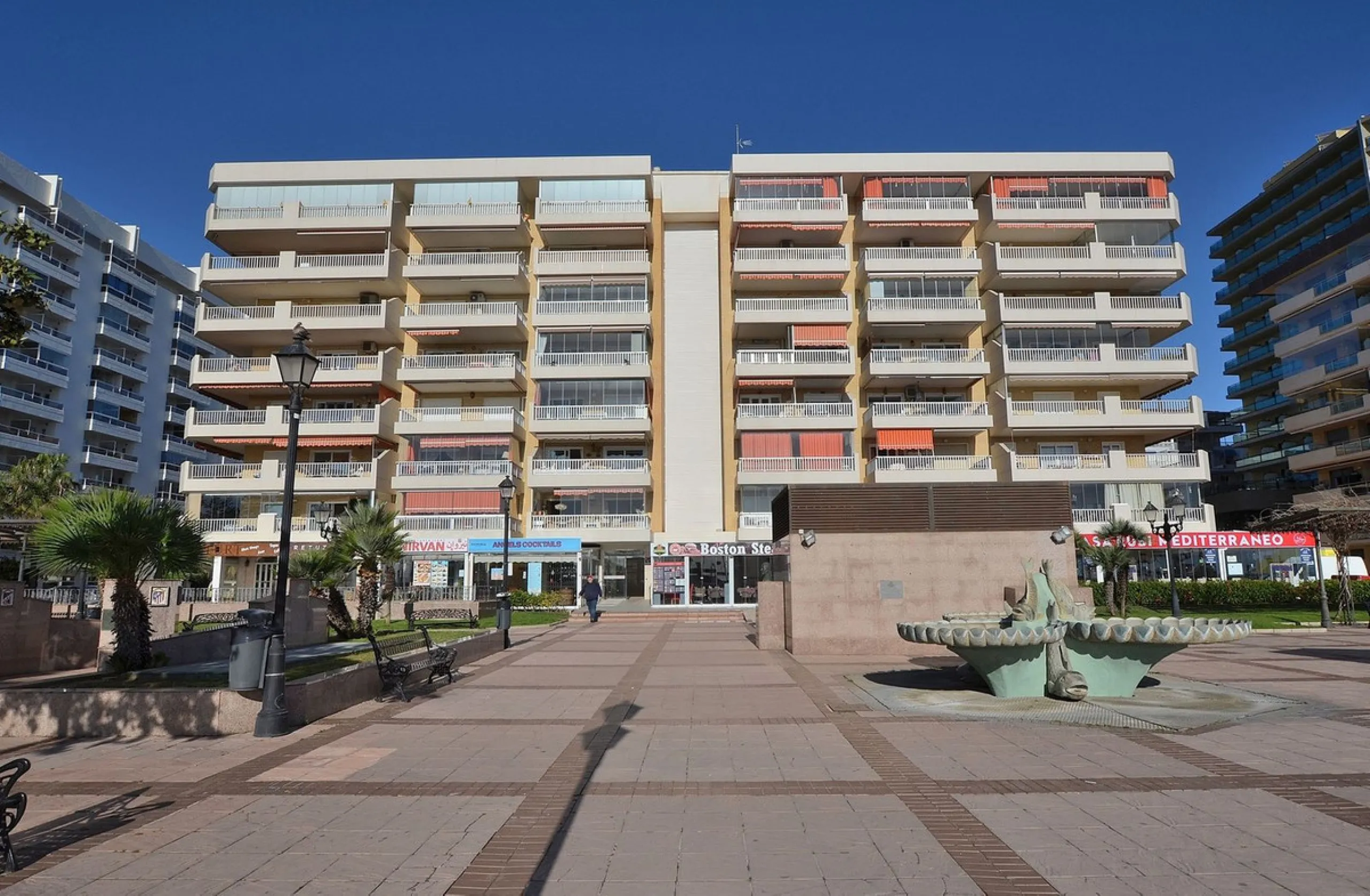 Apartment - Middle Floor Apartment в продаже в Fuengirola, Málaga. В доме 1 спален и 1 ванных комнат. Площадь дома 45 м²