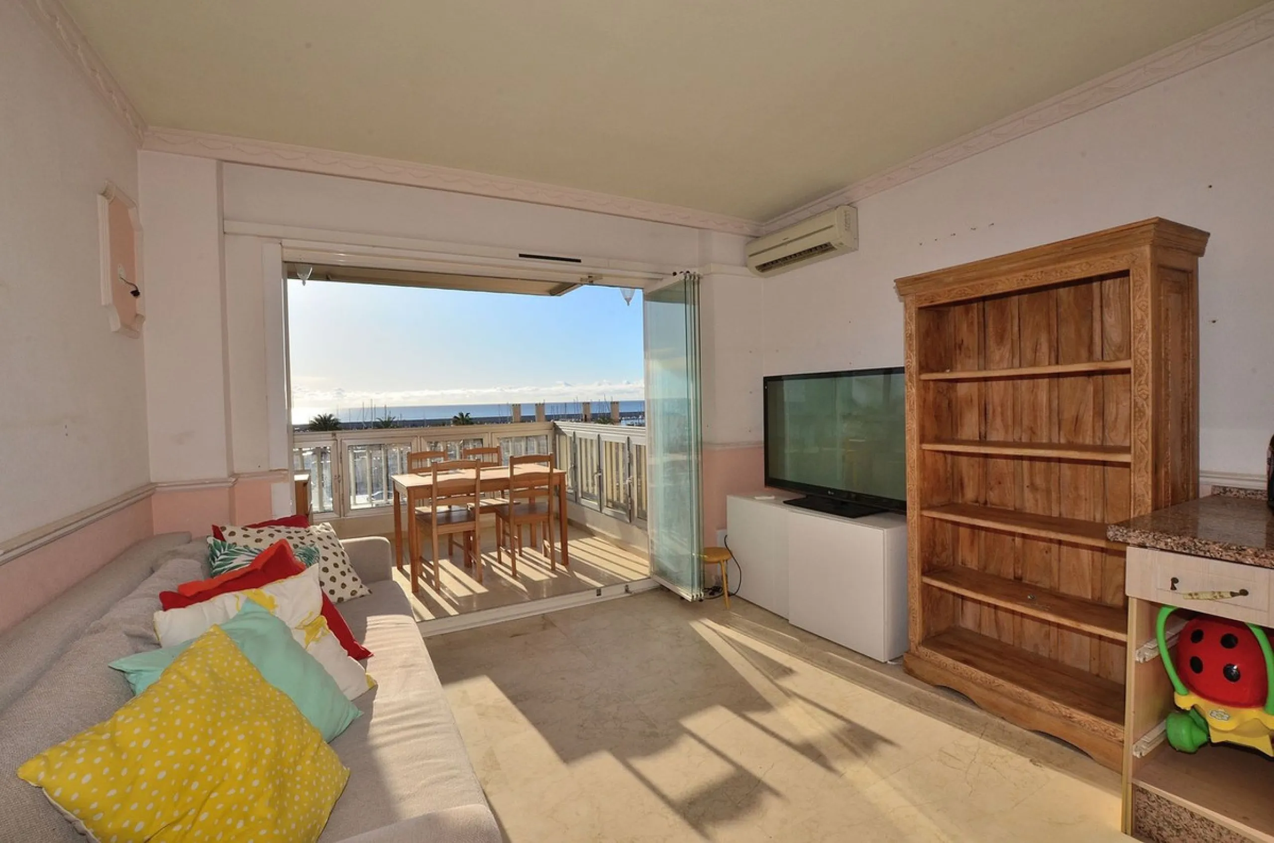 Apartment - Middle Floor Apartment в продаже в Fuengirola, Málaga. В доме 1 спален и 1 ванных комнат. Площадь дома 45 м²