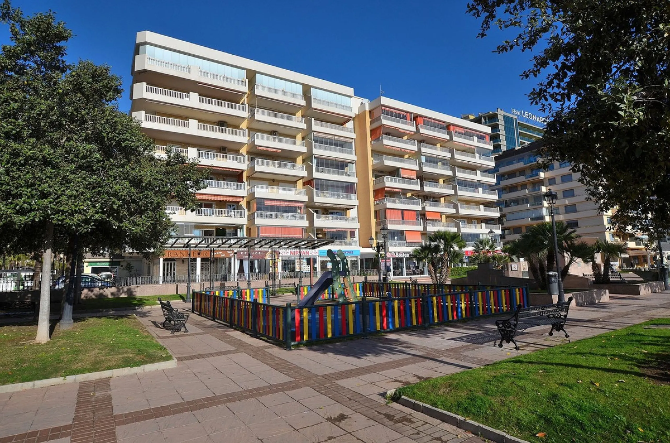 Apartment - Middle Floor Apartment в продаже в Fuengirola, Málaga. В доме 1 спален и 1 ванных комнат. Площадь дома 45 м²
