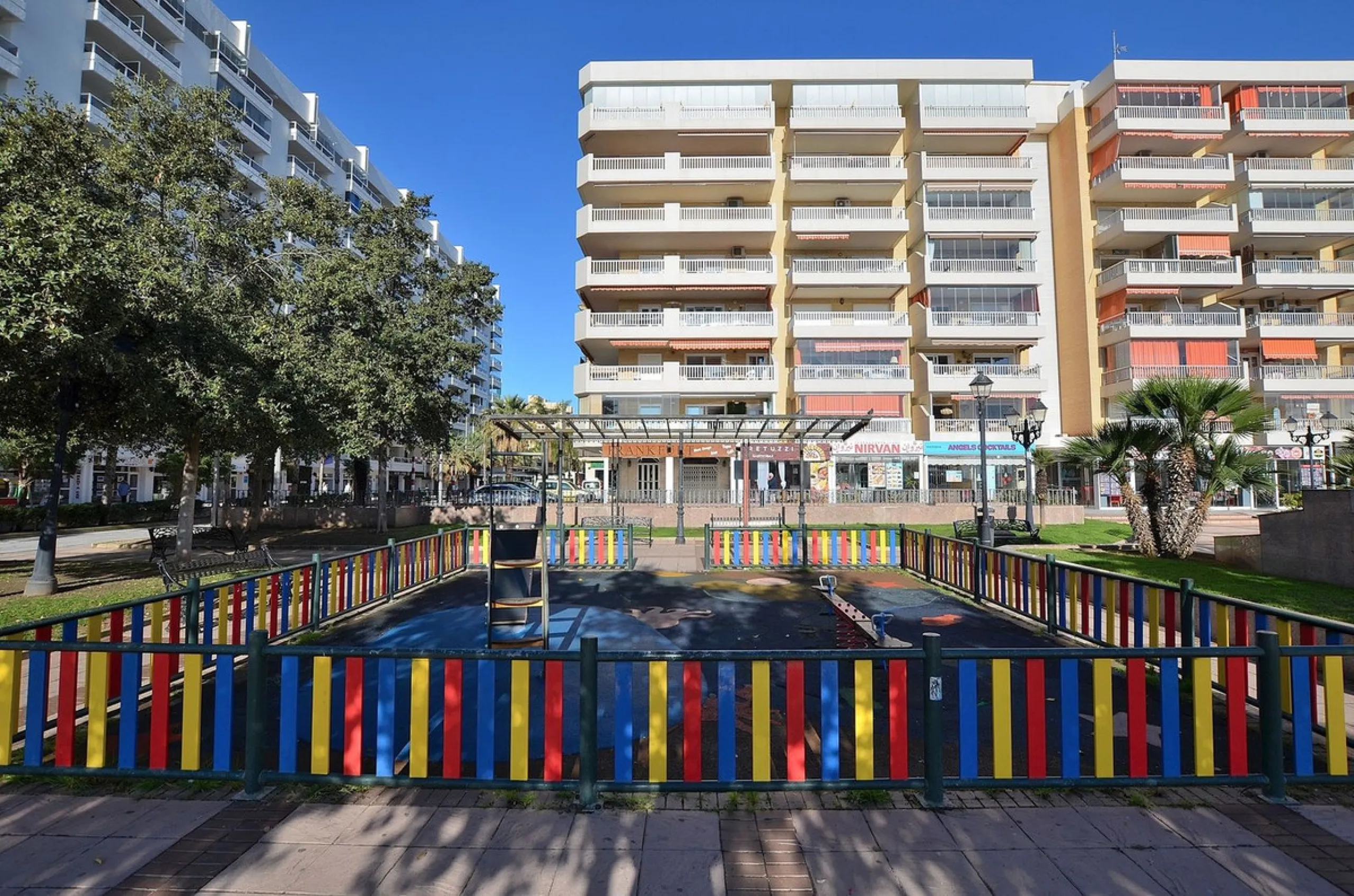 Apartment - Middle Floor Apartment в продаже в Fuengirola, Málaga. В доме 1 спален и 1 ванных комнат. Площадь дома 45 м²