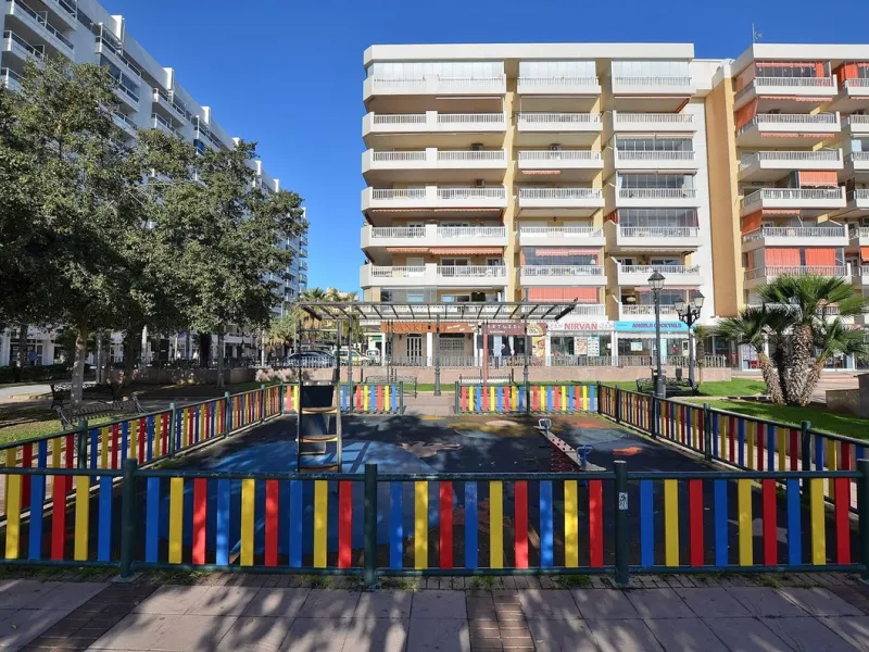 Apartment - Middle Floor Apartment в продаже в Fuengirola, Málaga. В доме 1 спален и 1 ванных комнат. Площадь дома 45 м²