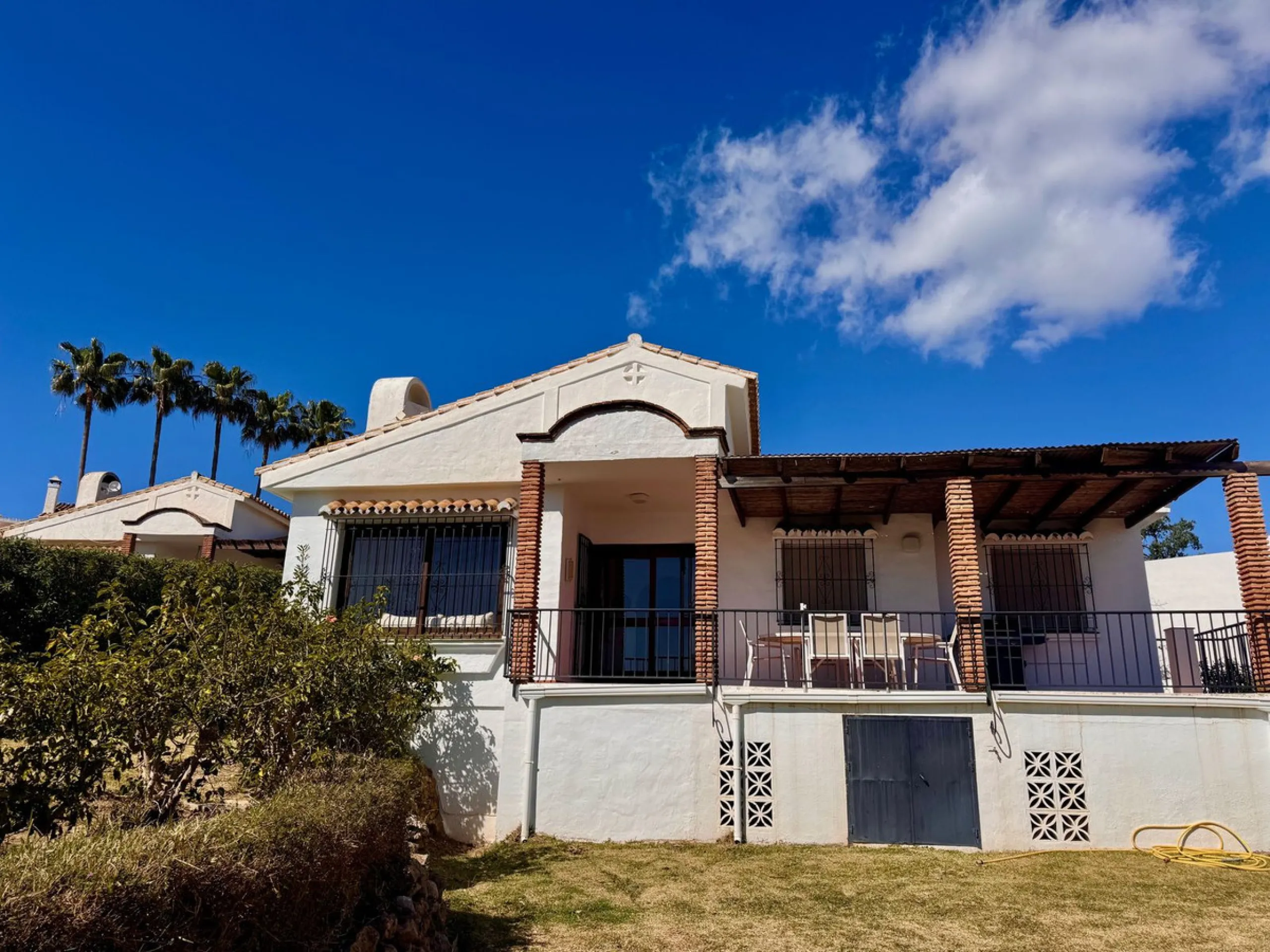Rare Single-Level Villa with Sea Views in Prime Calahonda Location.