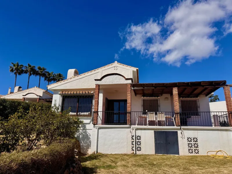 Rare Single-Level Villa with Sea Views in Prime Calahonda Location.