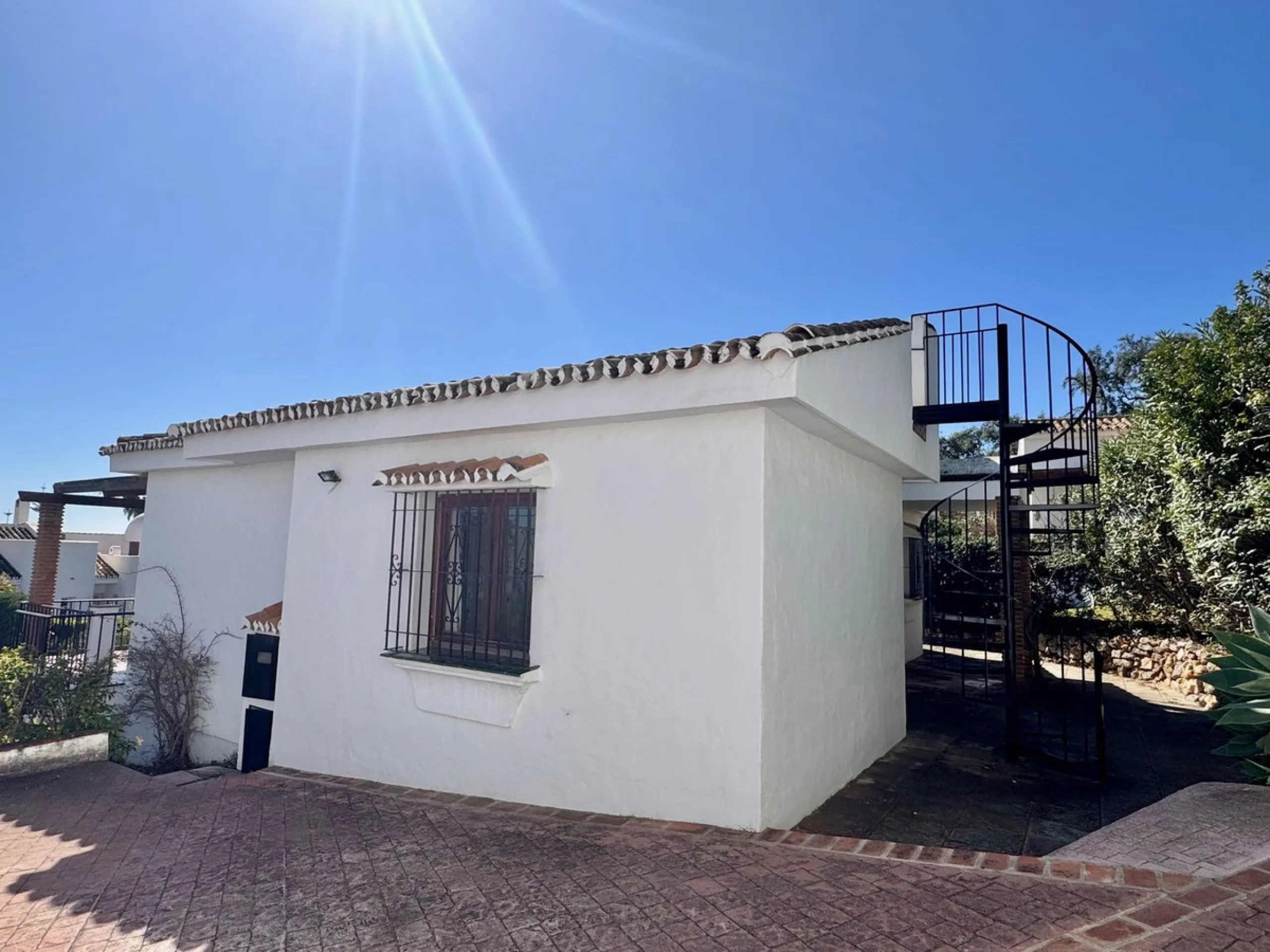Rare Single-Level Villa with Sea Views in Prime Calahonda Location.