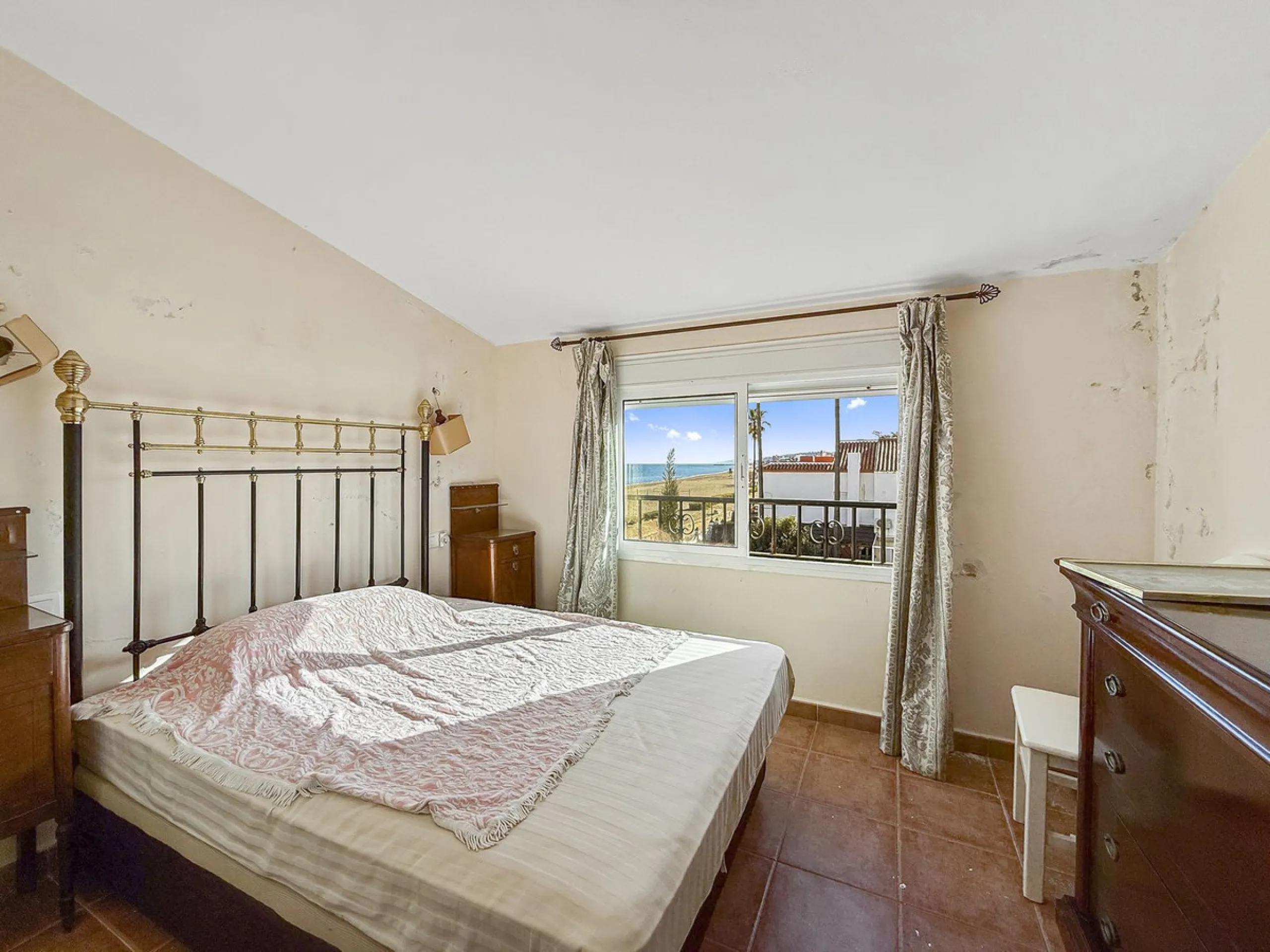 Spectacular Beachfront Townhouse in Marina de Casares