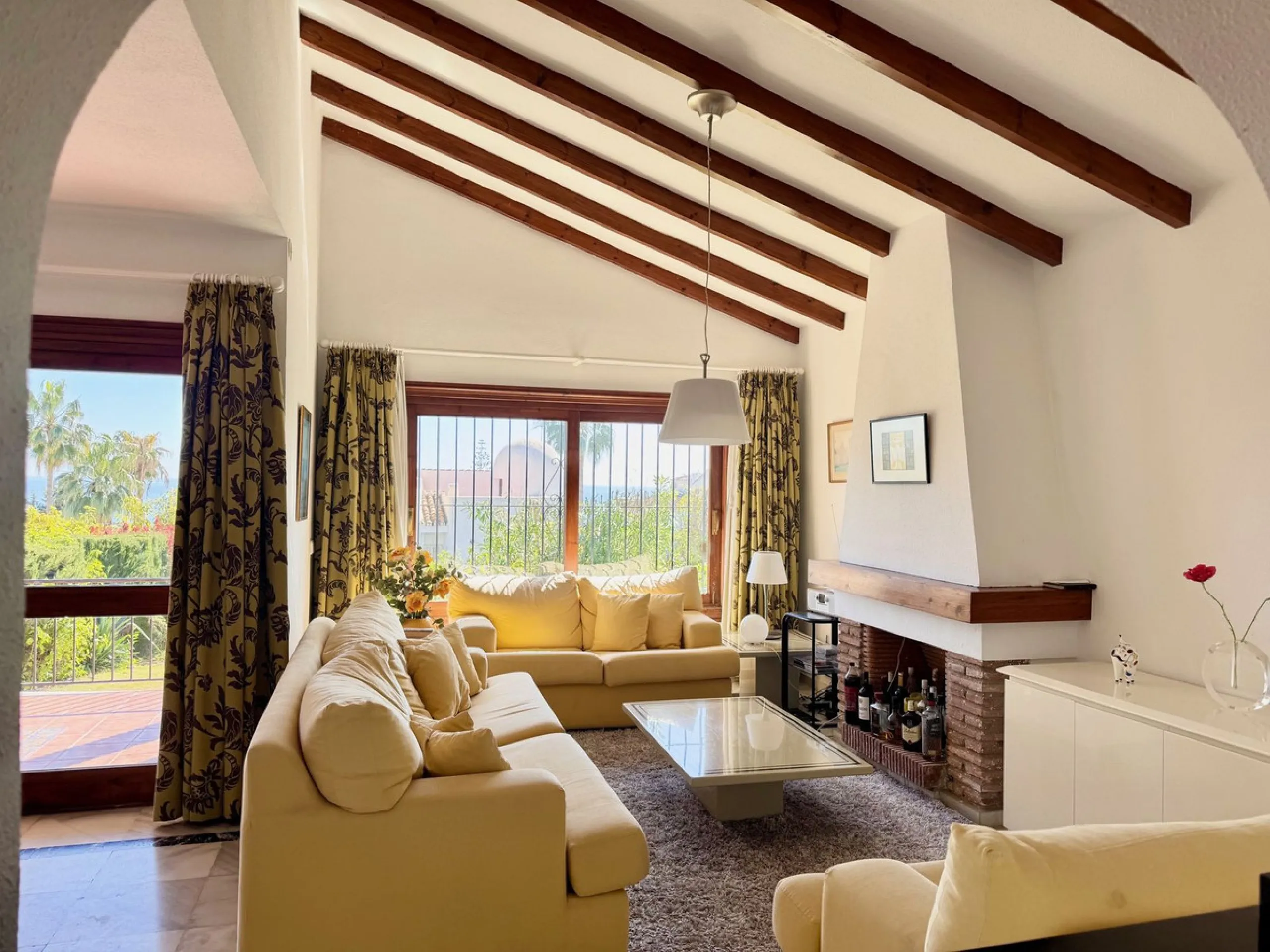 Rare Single-Level Villa with Sea Views in Prime Calahonda Location.
