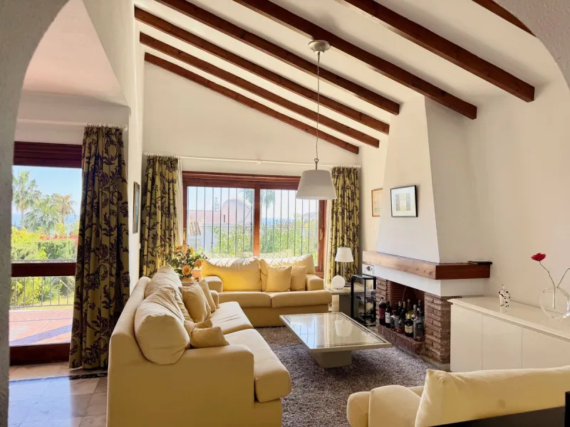 Rare Single-Level Villa with Sea Views in Prime Calahonda Location.