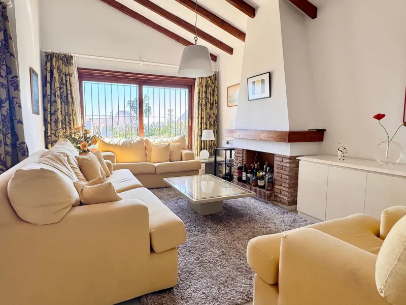 Rare Single-Level Villa with Sea Views in Prime Calahonda Location.