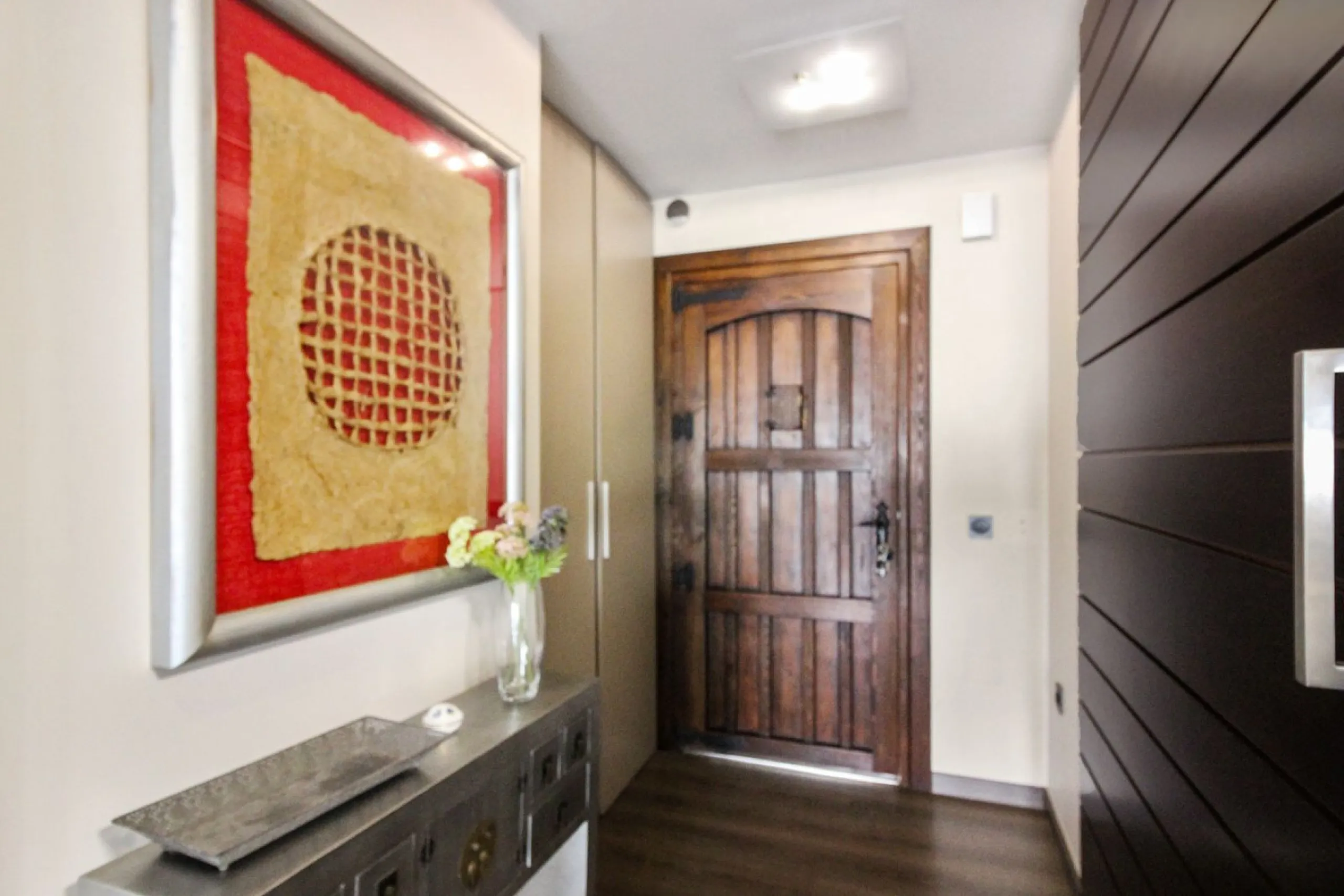 *** Charming beachside townhouse in Marina de Casares - Just a Minute Walk to the Beach! *** 4 bedrooms, 3 bathrooms and a guest toilet *** Private garden *** Fully-fitted kitchen *** Excellent condition *** Outdoor private parking *** Gated complex with 
