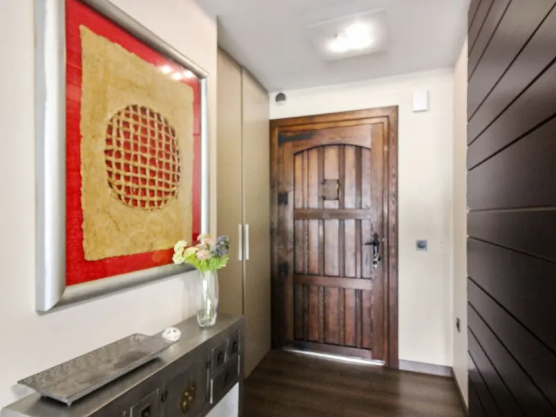 *** Charming beachside townhouse in Marina de Casares - Just a Minute Walk to the Beach! *** 4 bedrooms, 3 bathrooms and a guest toilet *** Private garden *** Fully-fitted kitchen *** Excellent condition *** Outdoor private parking *** Gated complex with 