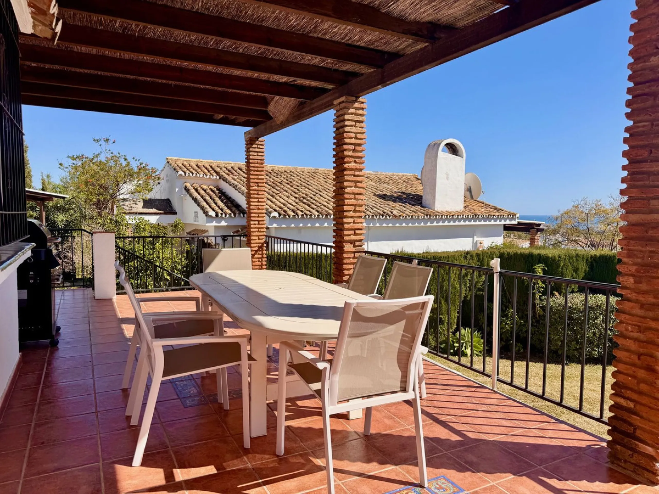 Rare Single-Level Villa with Sea Views in Prime Calahonda Location.