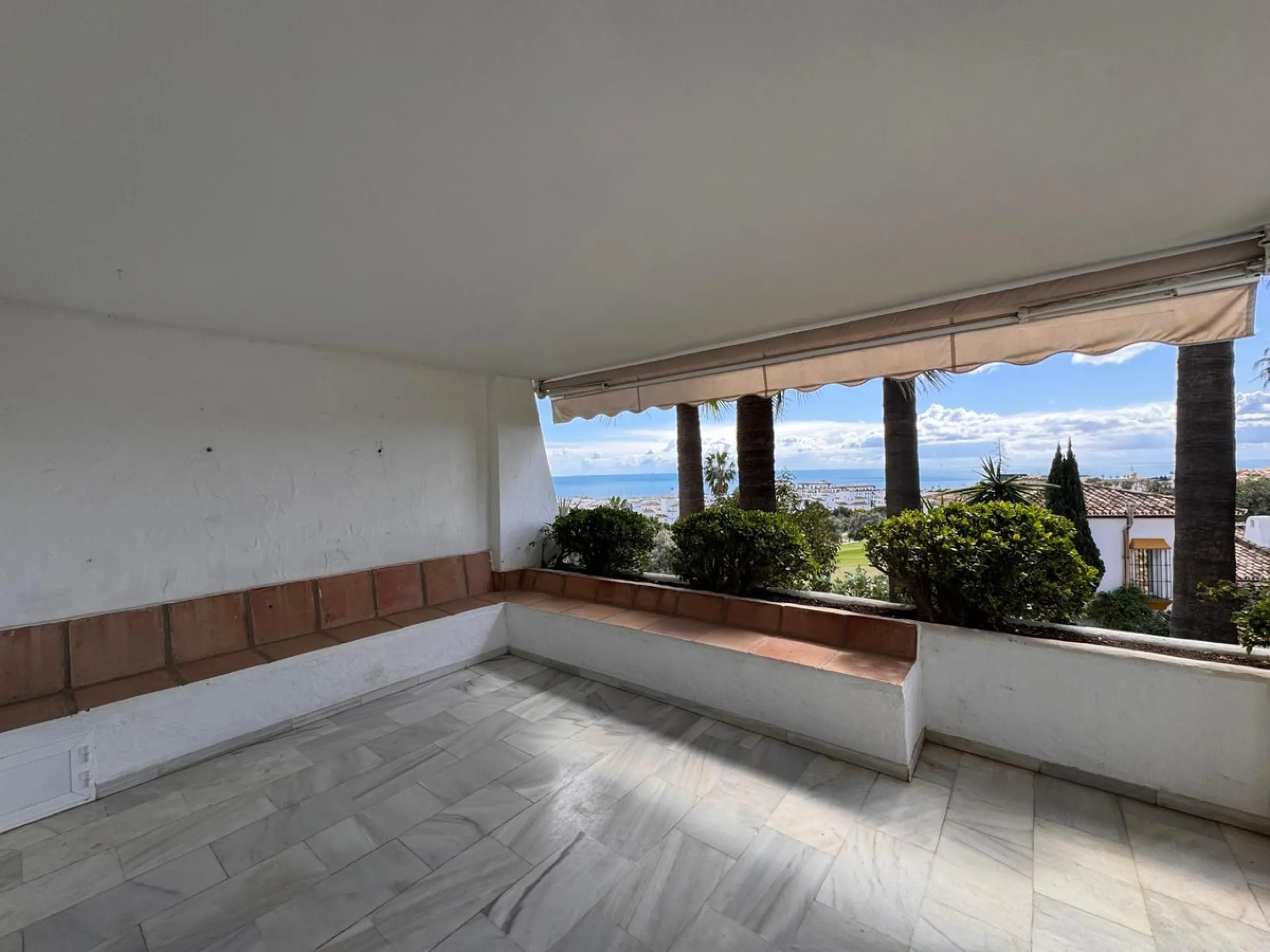 House - Semi-Detached House в продаже в Manilva, Málaga. В доме 3 спален и 2 ванных комнат. Площадь дома 191 м². Площадь участка 91 м²