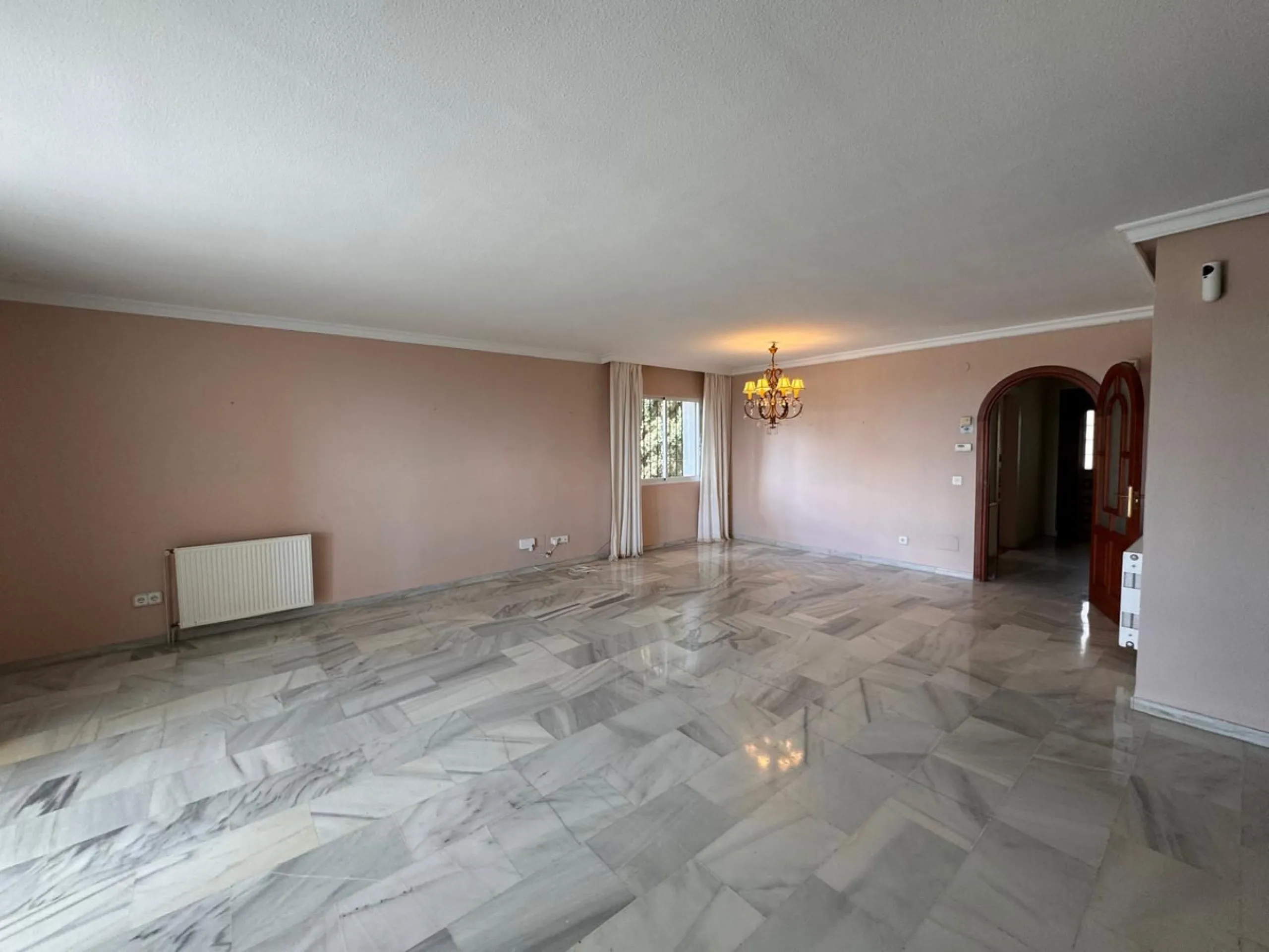 House - Semi-Detached House в продаже в Manilva, Málaga. В доме 3 спален и 2 ванных комнат. Площадь дома 191 м². Площадь участка 91 м²