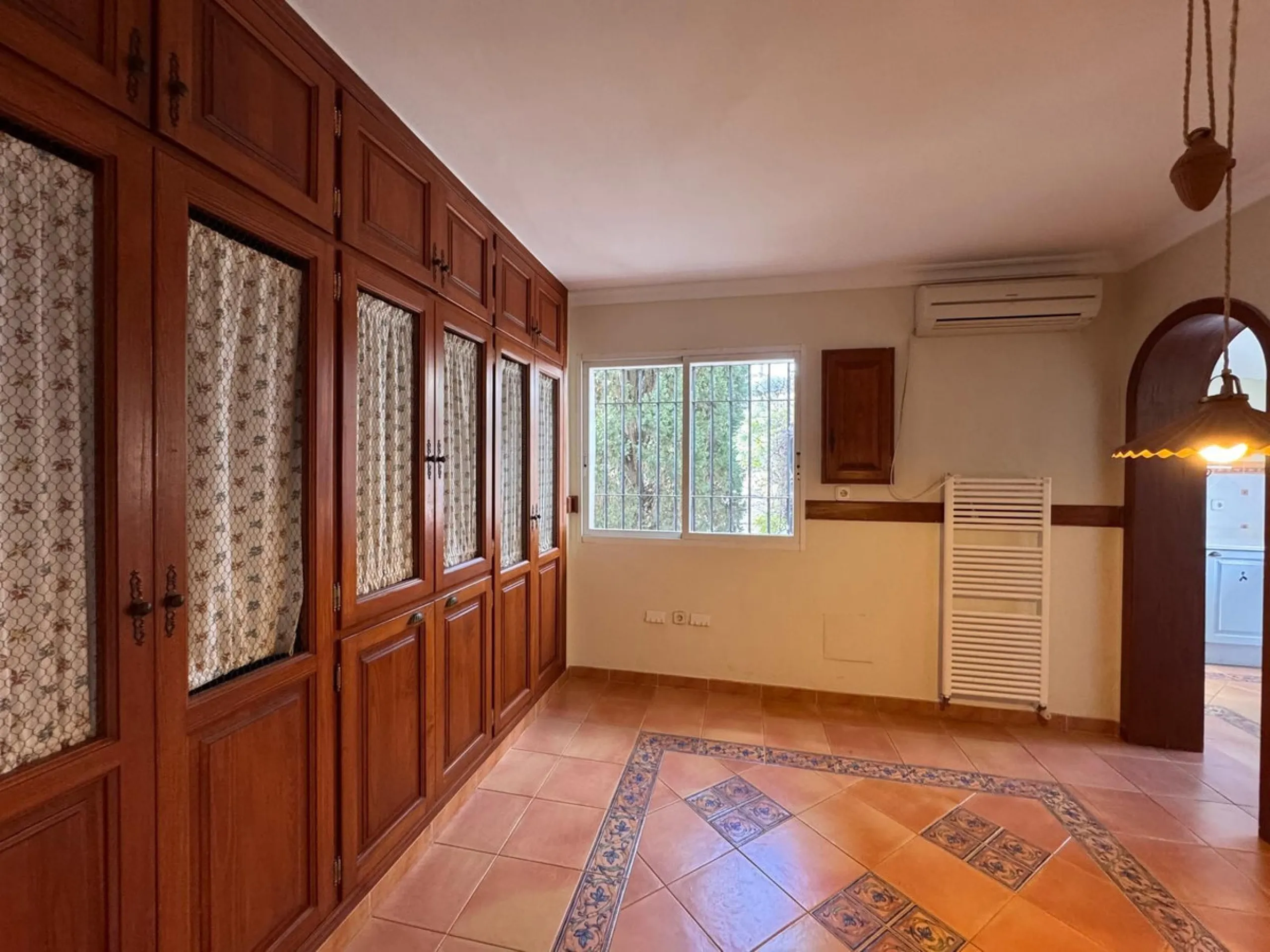 House - Semi-Detached House в продаже в Manilva, Málaga. В доме 3 спален и 2 ванных комнат. Площадь дома 191 м². Площадь участка 91 м²