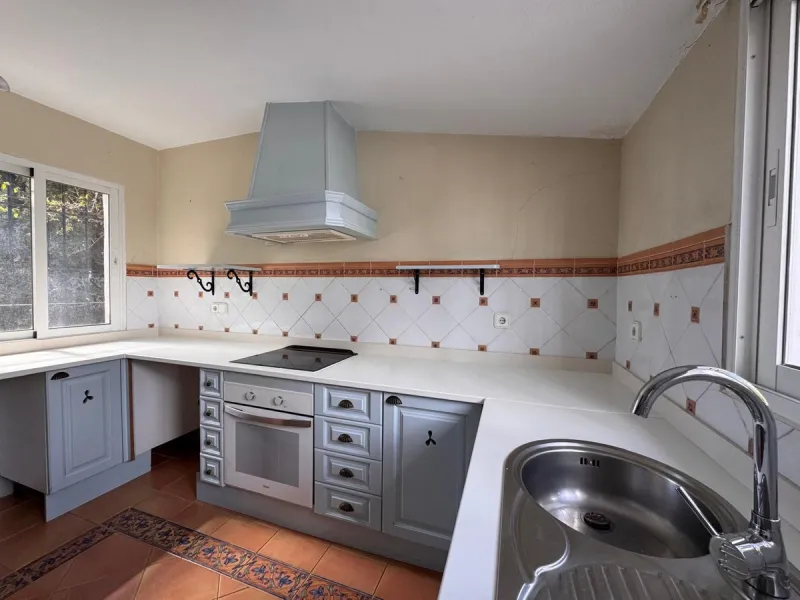 House - Semi-Detached House в продаже в Manilva, Málaga. В доме 3 спален и 2 ванных комнат. Площадь дома 191 м². Площадь участка 91 м²