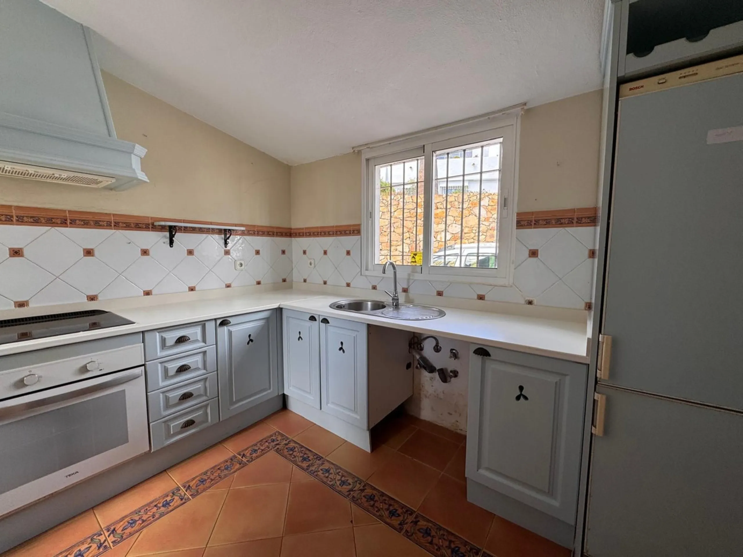 House - Semi-Detached House в продаже в Manilva, Málaga. В доме 3 спален и 2 ванных комнат. Площадь дома 191 м². Площадь участка 91 м²