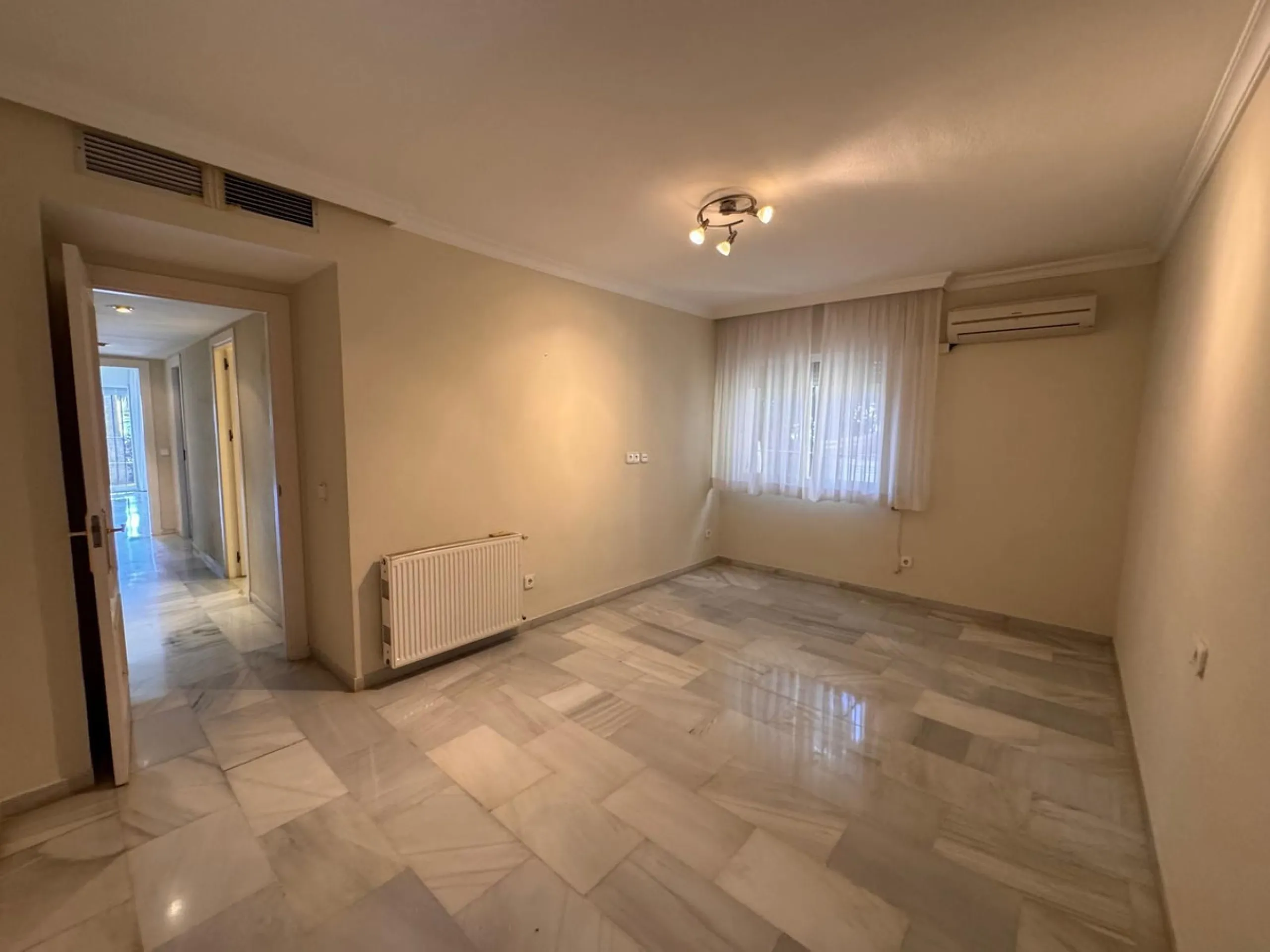 House - Semi-Detached House в продаже в Manilva, Málaga. В доме 3 спален и 2 ванных комнат. Площадь дома 191 м². Площадь участка 91 м²