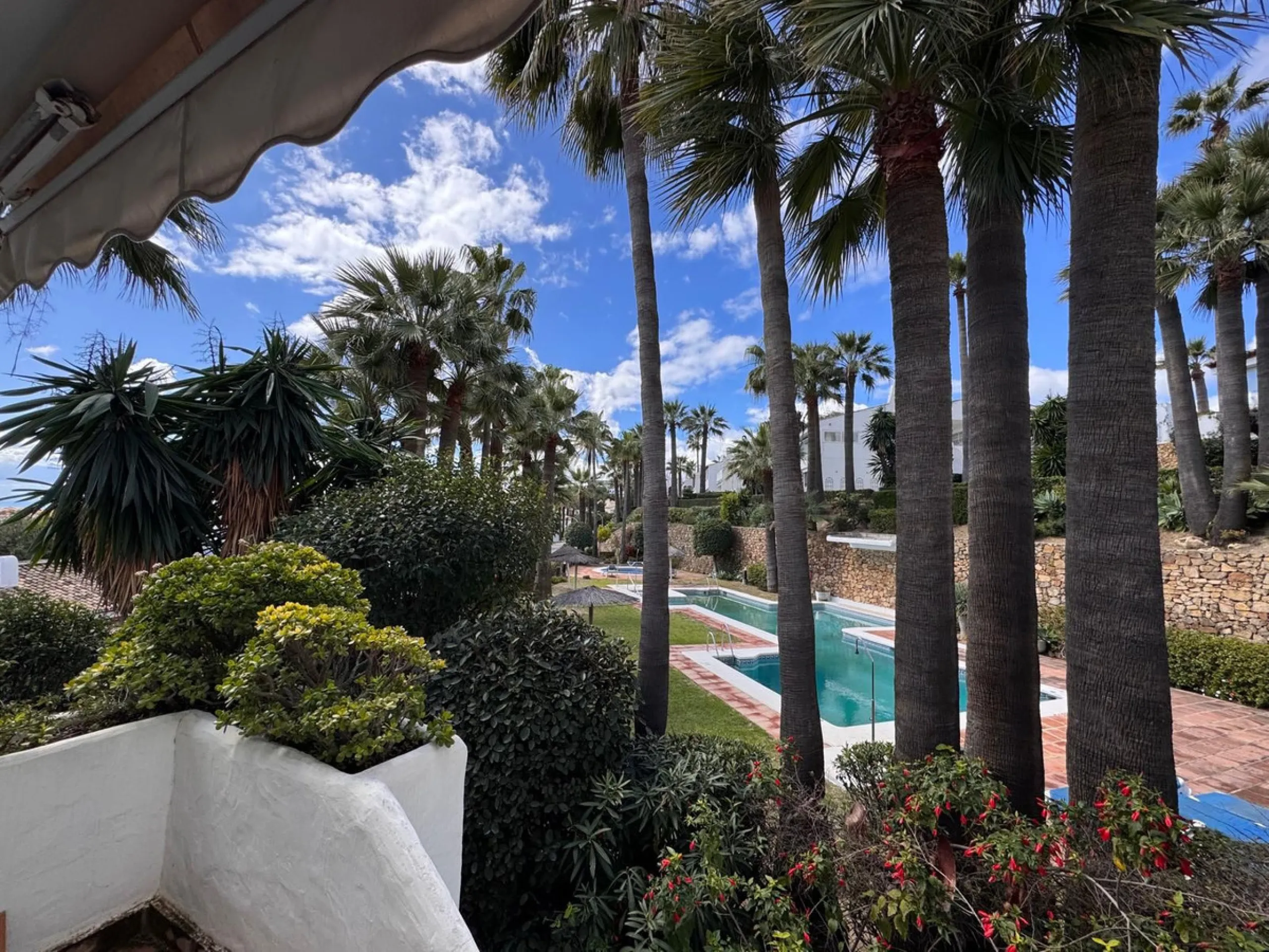 House - Semi-Detached House в продаже в Manilva, Málaga. В доме 3 спален и 2 ванных комнат. Площадь дома 191 м². Площадь участка 91 м²