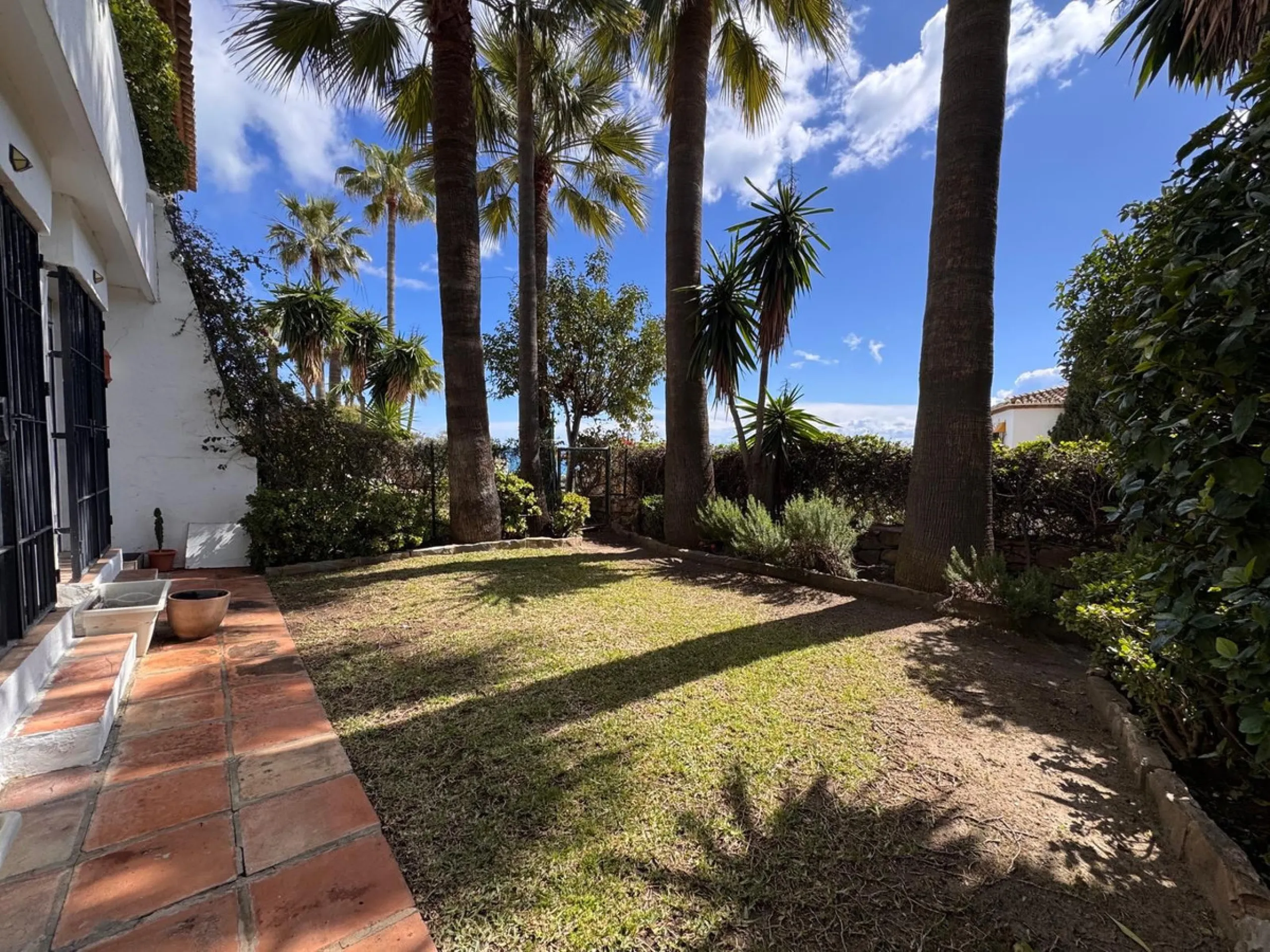 House - Semi-Detached House в продаже в Manilva, Málaga. В доме 3 спален и 2 ванных комнат. Площадь дома 191 м². Площадь участка 91 м²