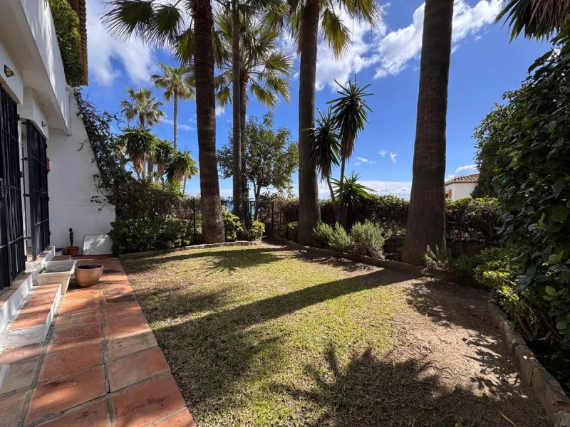House - Semi-Detached House в продаже в Manilva, Málaga. В доме 3 спален и 2 ванных комнат. Площадь дома 191 м². Площадь участка 91 м²